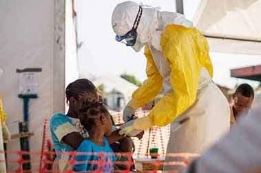 Ebola soins à des enfants