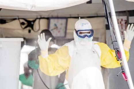 soignant masque ebola