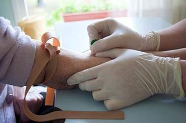 L'infirmière me dit ne pas mettre de gants volontairement..." | Infirmiers .com