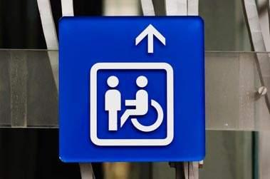 hopital accès handicapé