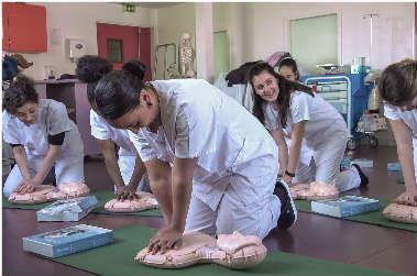 étudiants en soins infirmiers, massage cardiaque
