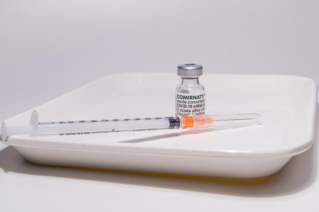 vaccinà ARN, covid-19, seringue